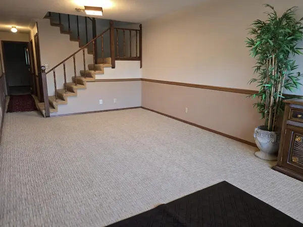 440 S 6th AVE, Windom, MN 56101