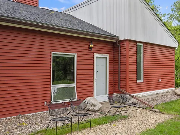 2595 Carver AVE E, Maplewood, MN 55119