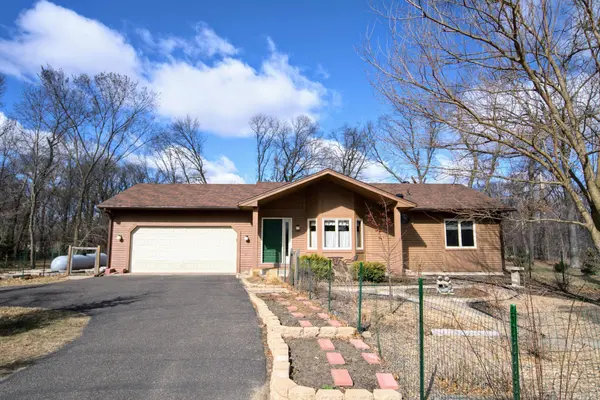 32524 Evergreen ST NW, Cambridge, MN 55008