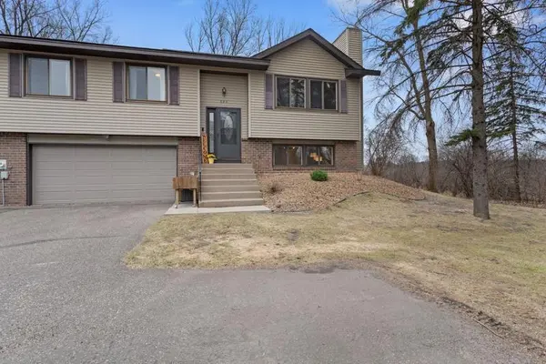 924 Sherwood RD, Shoreview, MN 55126