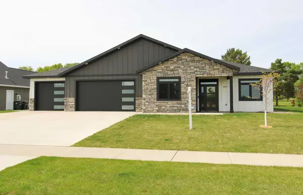 2001 River Links DR, Cold Spring, MN 56320