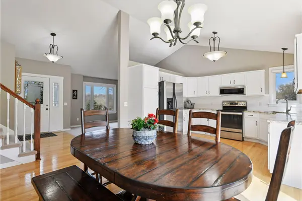 1841 Valley Ridge TRL S, Chanhassen, MN 55317