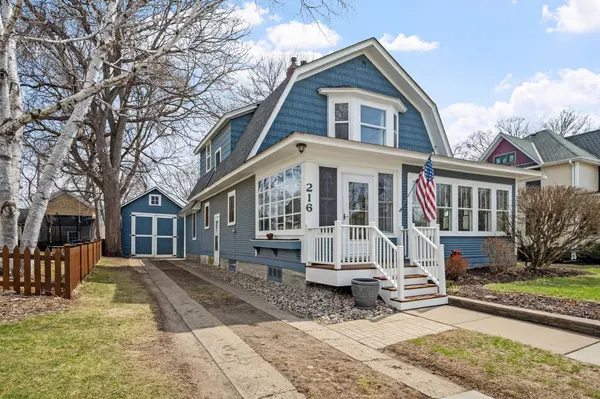 216 N Oak ST, Chaska, MN 55318