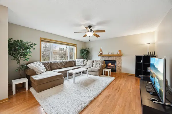 640 Falcon Ridge RD, Woodbury, MN 55125