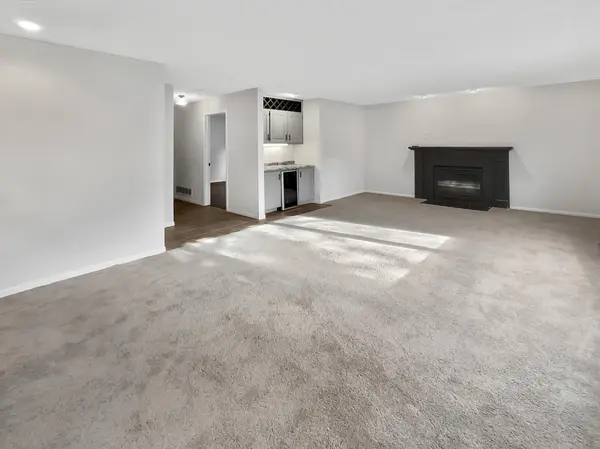 7426 Chesham LN, Woodbury, MN 55125