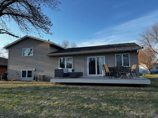 505 Abby LN, Glencoe, MN 55336