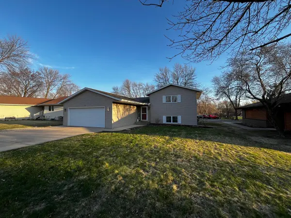 505 Abby LN, Glencoe, MN 55336