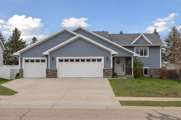 884 Forest Edge DR, Jordan, MN 55352