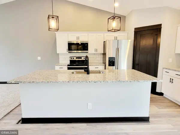 330 Gloria DR S, Green Isle, MN 55338