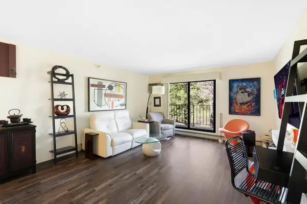5645 Green Circle DR #110, Minnetonka, MN 55343