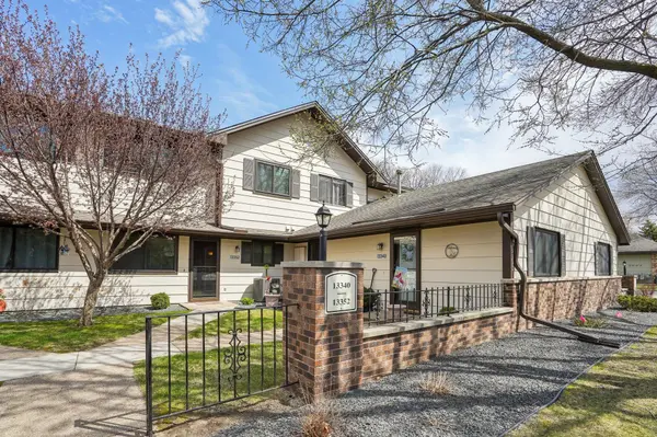 13352 Zenith LN, Eden Prairie, MN 55346