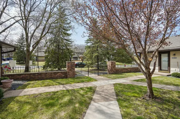 13352 Zenith LN, Eden Prairie, MN 55346