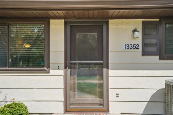 13352 Zenith LN, Eden Prairie, MN 55346