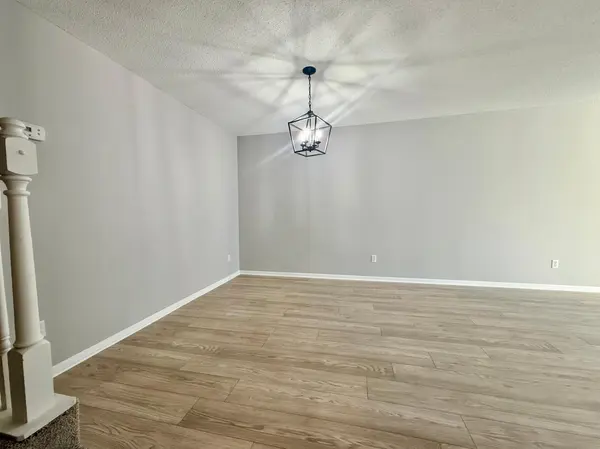 7869 Autumn Ridge AVE, Chanhassen, MN 55317