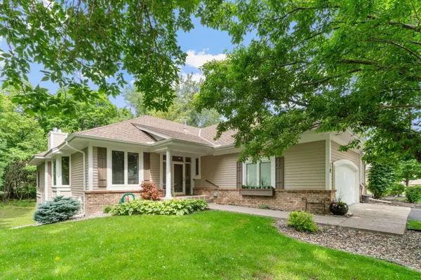 10 Echo Bay DR, Excelsior, MN 55331