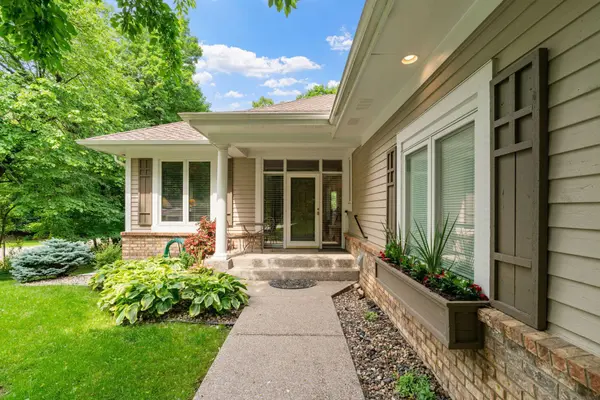 10 Echo Bay DR, Excelsior, MN 55331