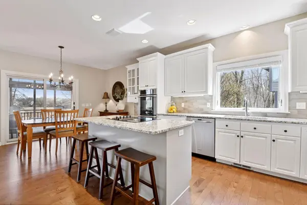 2543 Bridle Creek TRL, Chanhassen, MN 55317