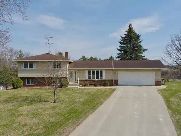 46282 186th Avenue CT, Zumbrota, MN 55992