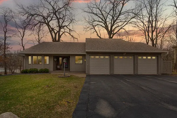 8728 Walton Pond CIR, Bloomington, MN 55438
