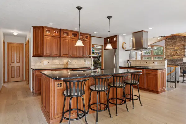 2029 Emerald LN, Eagan, MN 55122