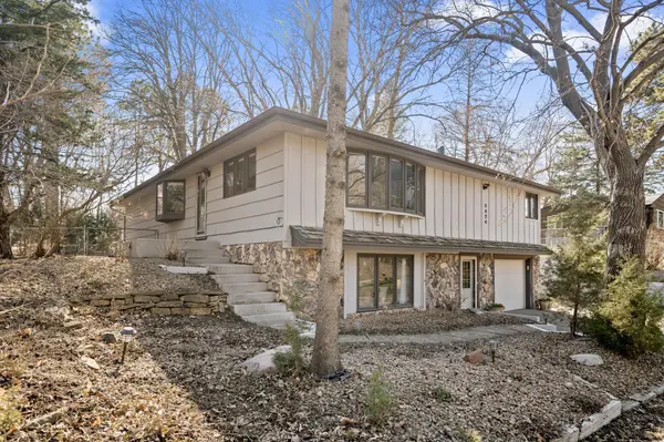 5424 Rowland RD, Hopkins, MN 55343