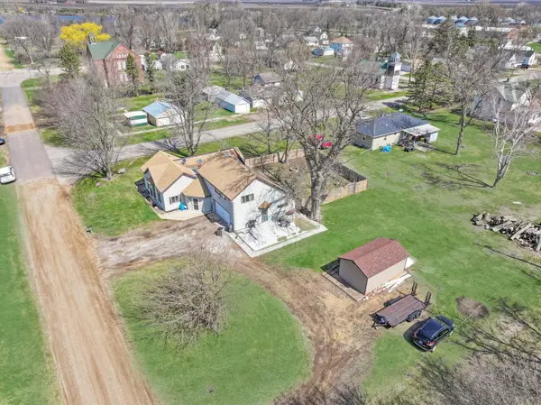 301 SW Cole AVE, Avoca, MN 56114
