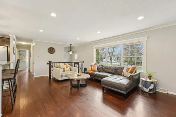 16210 Woodland LN, Minnetonka, MN 55345