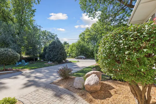 2994 Aldine ST, Roseville, MN 55113