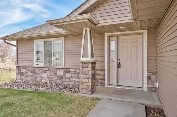 4210 Eaton CIR NE, Monticello, MN 55362