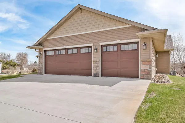 4210 Eaton CIR NE, Monticello, MN 55362