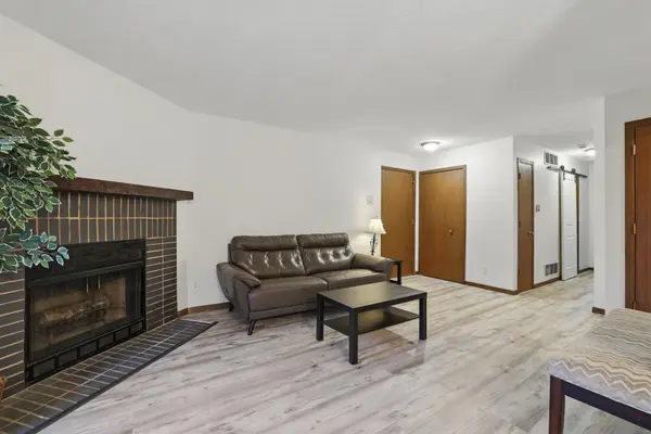 6806 Langford DR, Edina, MN 55436