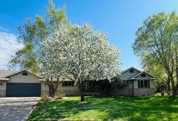2202 10th Street CIR NE, Buffalo, MN 55313