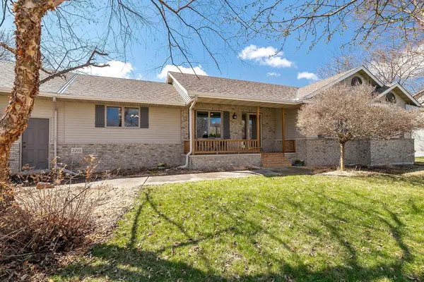2202 10th Street CIR NE, Buffalo, MN 55313