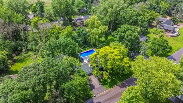 15325 Holdridge DR E, Minnetonka, MN 55391