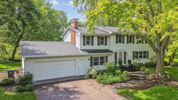 15325 Holdridge DR E, Minnetonka, MN 55391