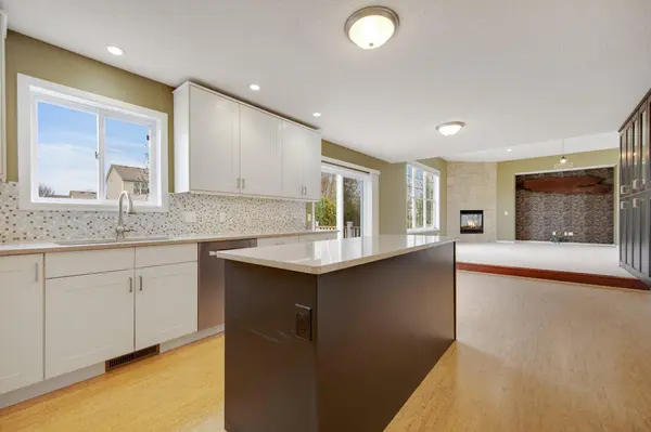 10612 Glen Eagle RD, Woodbury, MN 55129