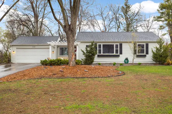 11302 Lorry LN, Minnetonka, MN 55305