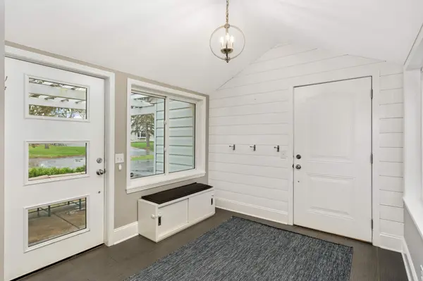 11302 Lorry LN, Minnetonka, MN 55305