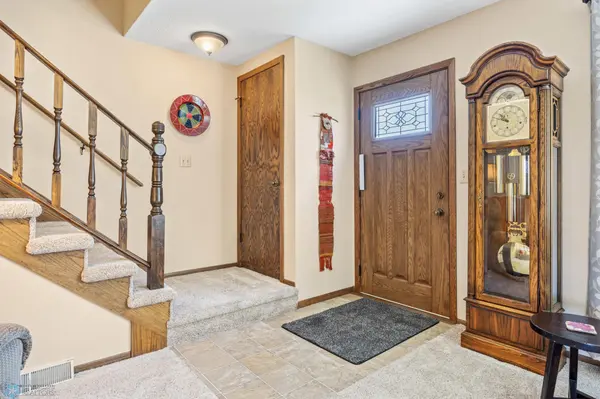 1402 E Gateway CIR S #L, Fargo, ND 58103