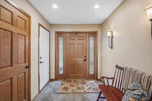 931 Saddlebrook TRL, Chanhassen, MN 55317