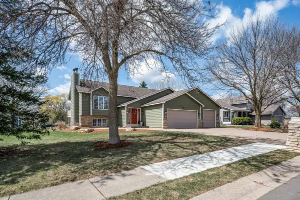 931 Saddlebrook TRL, Chanhassen, MN 55317