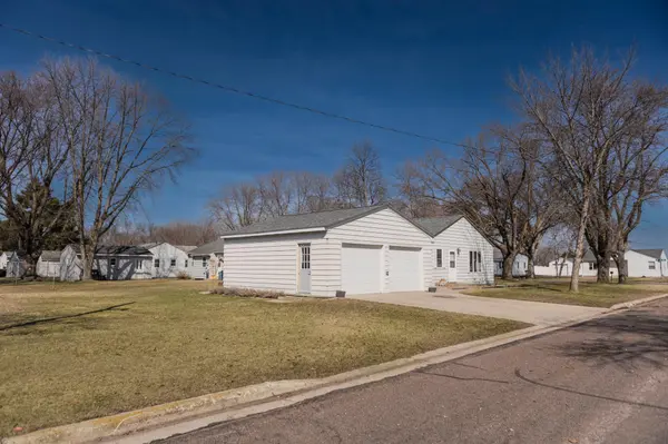 905 Willow WAY, Benson, MN 56215