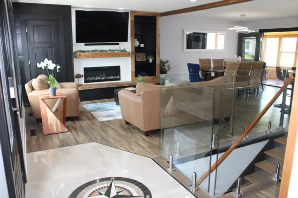 1025 Frank Hall DR, Albert Lea, MN 56007
