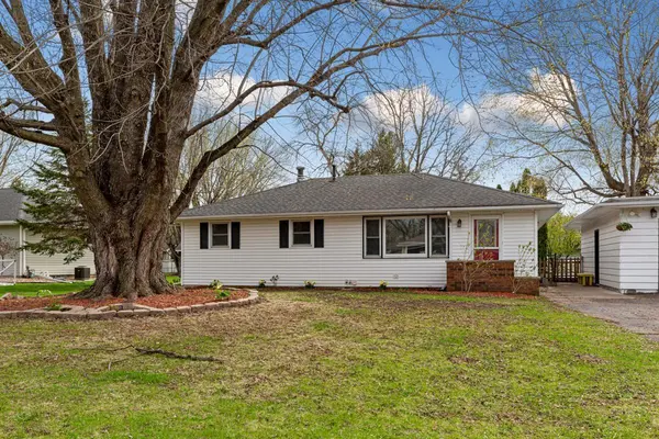 1336 Glynview TRL, Faribault, MN 55021