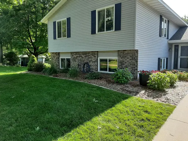7853 Hallmark WAY, Apple Valley, MN 55124