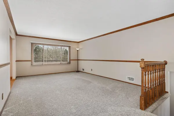 7853 Hallmark WAY, Apple Valley, MN 55124