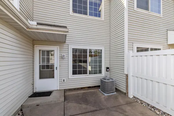 6434 158th ST W #384, Apple Valley, MN 55124