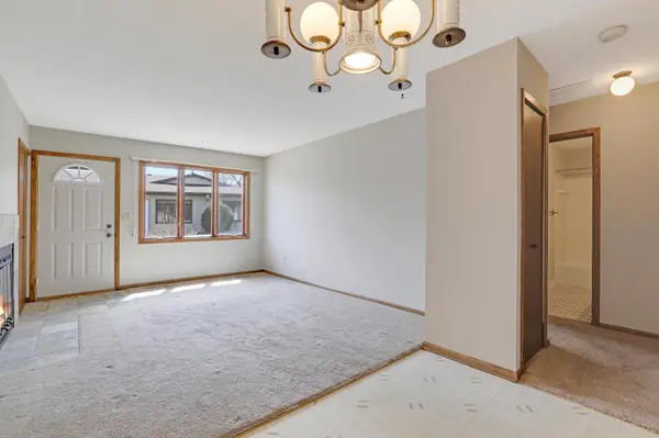 8624 S Maplebrook CIR, Brooklyn Park, MN 55445