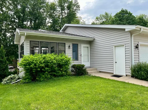 1204 Lia DR, Northfield, MN 55057