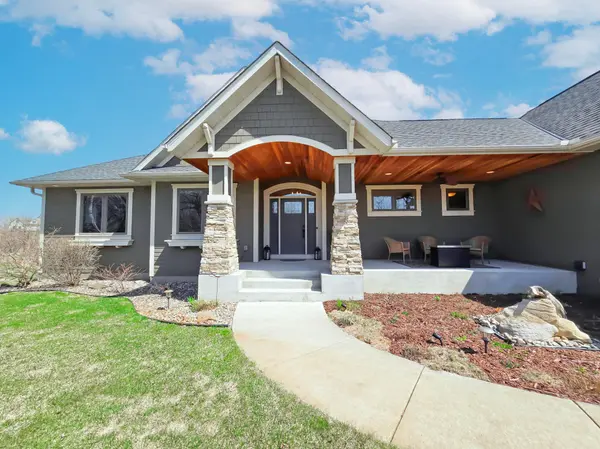 21397 Crimson CT, Lakeville, MN 55044
